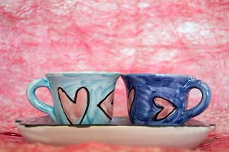 Teaserbild zu DIY-Tassen mit Kindern bemalen